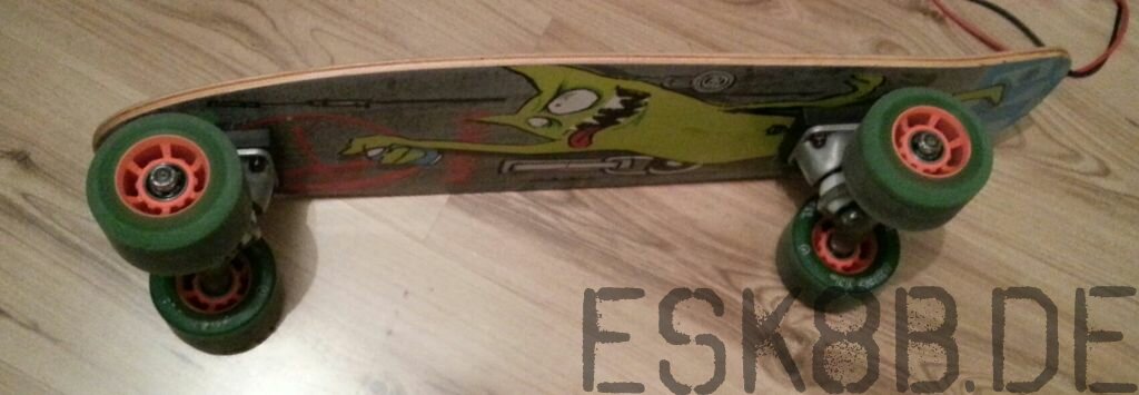 noch-kleiner-als-pocket-streetboard-faehrt-witzig-und-zappelig-habe-vor-es-evtl-als-eboard-um-zu-bauen-ich-wuerde-es-dann-auf-unter-3kg-gesamtgewicht-bekommen-fuer-kurzstrecken-ca-10km-max-2267.jpg