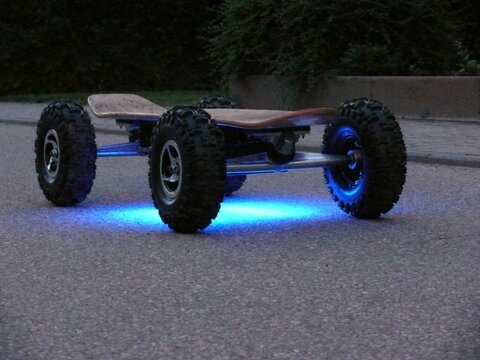 Mehr Informationen zu "MoBo MB 800 Allterrain
with blue underbody leds at sunset"