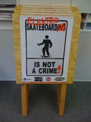 Elektro-Skateboard.de is not a crime Plakat-Aufsteller