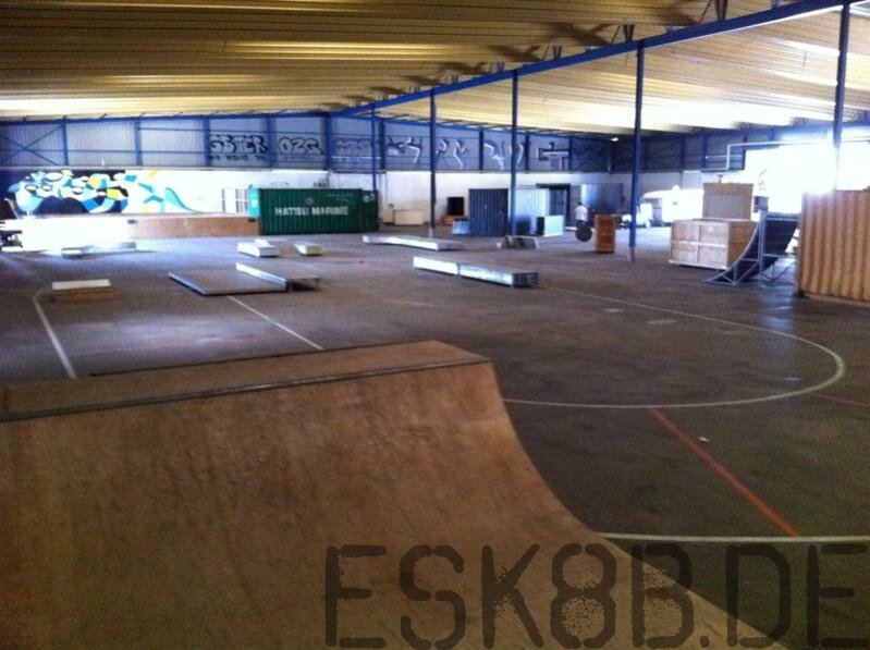 esk8park darwin / Caserne Niel / Bordeaux Bastide
wo ich jetzt elektrische skateboards baue und vorschlage