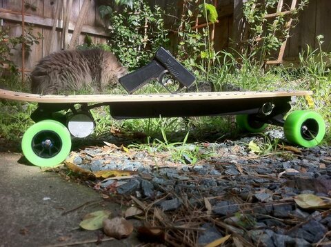 Mehr Informationen zu "really cool looking board...just doesnt work right outside of the box brand new. Cant wait to ride it once fixed! =D"