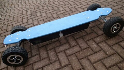 Mein Langstreckenboard ist fertig. Mit dem weiten Radstand fährt es sich sehr gut.