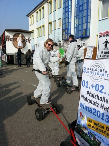 Mehr Informationen zu "Elektro Skateboards - Sommertagsumzug Haßloch 2013"