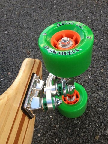 Evolve Super Carve CNC truck - Abec 11 flywheels 83mm 75a, custom evolve bushes with evolve abec 9 bearings.