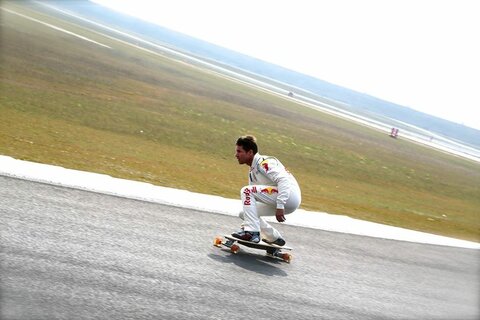 I do it my way! Checking out the race track:)
(Felix Baumgartner auf dem Evolve Pintail mit seinen favourite Evolve Rollen.)

Mehr Infos auf
www.evolveskateboards.de
oder
https://www.facebook.com/EvolveSkateboardsGermany