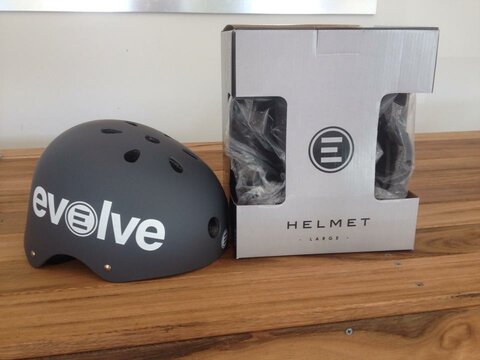 Evolve helmet, coming soon on:
www.evolveskateboards.de
https://www.facebook.com/EvolveSkateboardsGermany