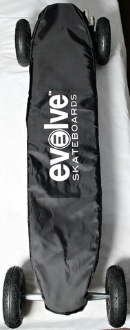 Evolve Backpack
mit Deck Cover und Logo Druck
http://www.evolveskateboards.de/index.php/shop-buy-online/zubehoer-und-ersatzteile/evolve-backpack-detail