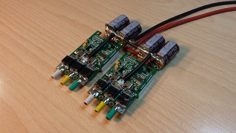 Dual VESC mit Stromverteiler und Kondensatoren - Rückseite