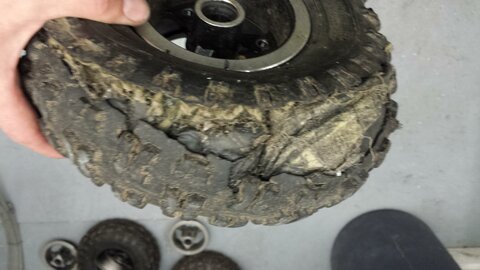 und wieder einen Reifen zerstört...