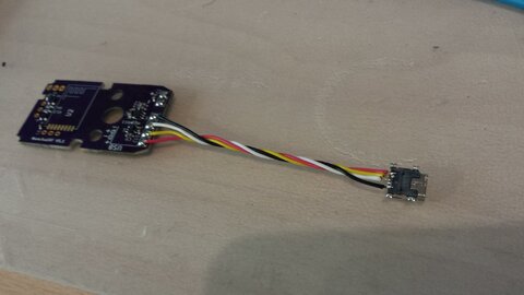 Mini USB Buchse an NRF Nunchuk Platine angeschlossen