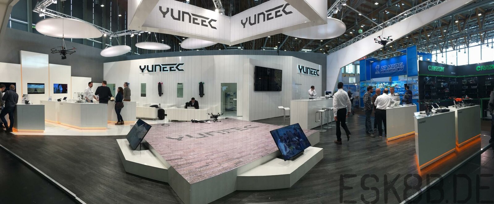 yuneec Stand