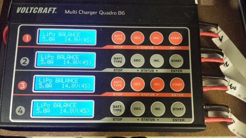 Quadro B6 Charger mit 4x 3in1 Ladekabeln für bis zu 12 Lipos gleichzeitig